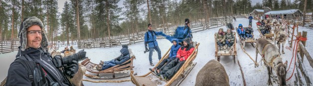 Mike Plonsky & Andy Molloy grabando en Laponia una actividad con trineos durante un viaje de incentivo.